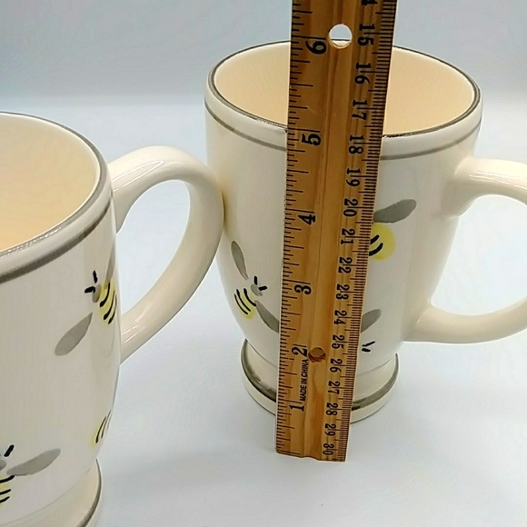 🌼HP! 2 large Bumble Bee Mugs by Matceramica Portugal - Picture 7 of 7